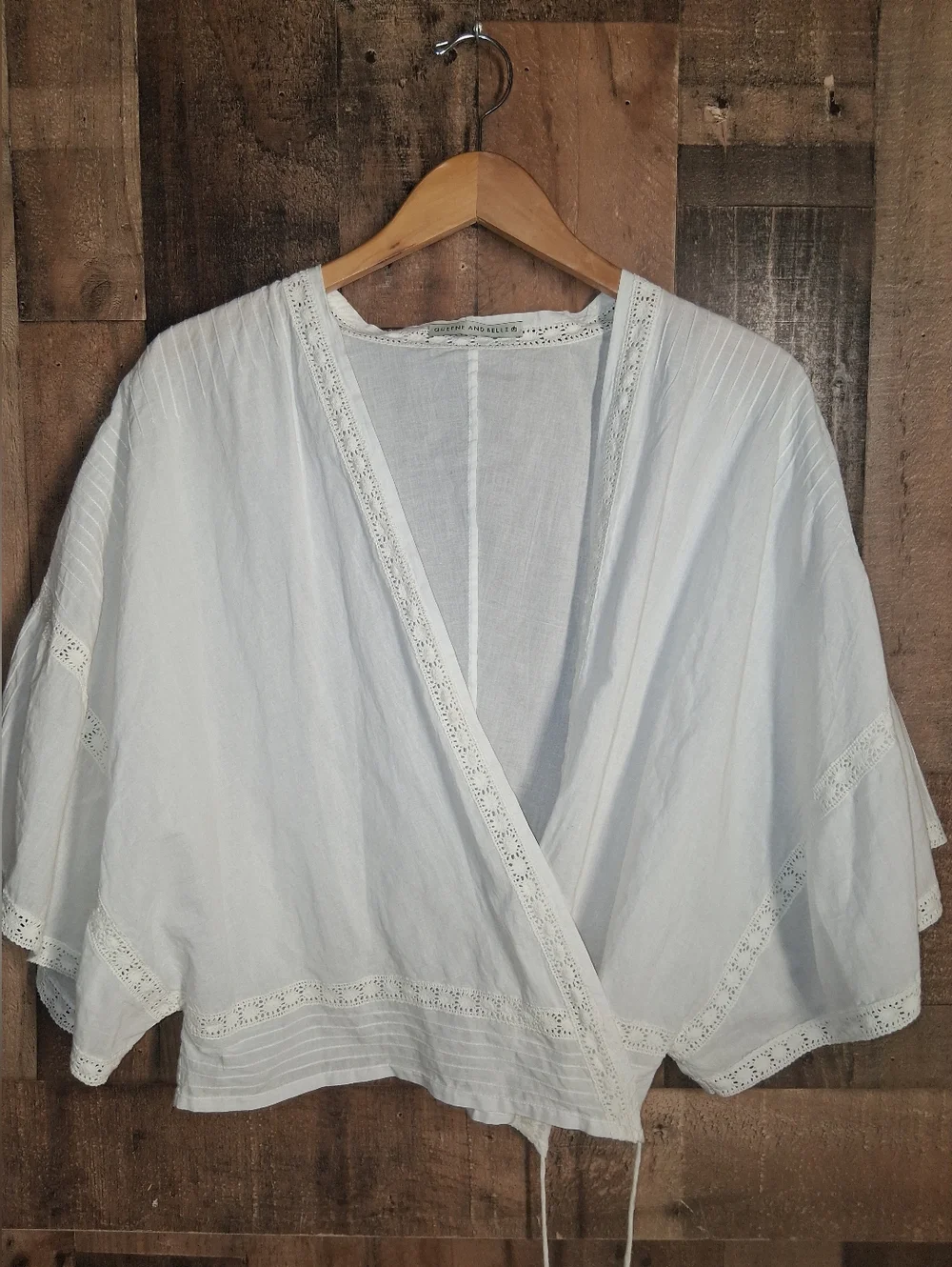 Queene and Belle White Wrap Top Size Small - Picture 2 of 8
